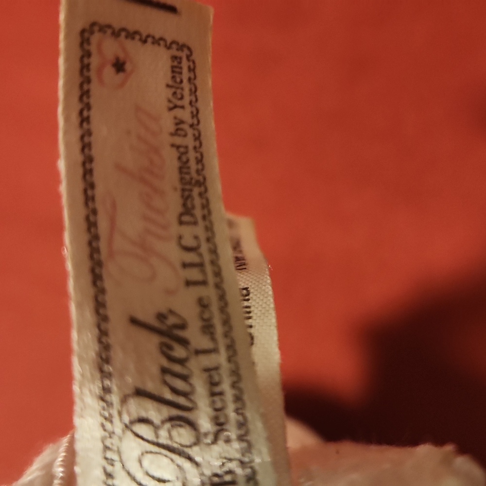 BLACK FUCHSIA BY SECRET LACE BRA SIZE 38B - Picture 5 of 5